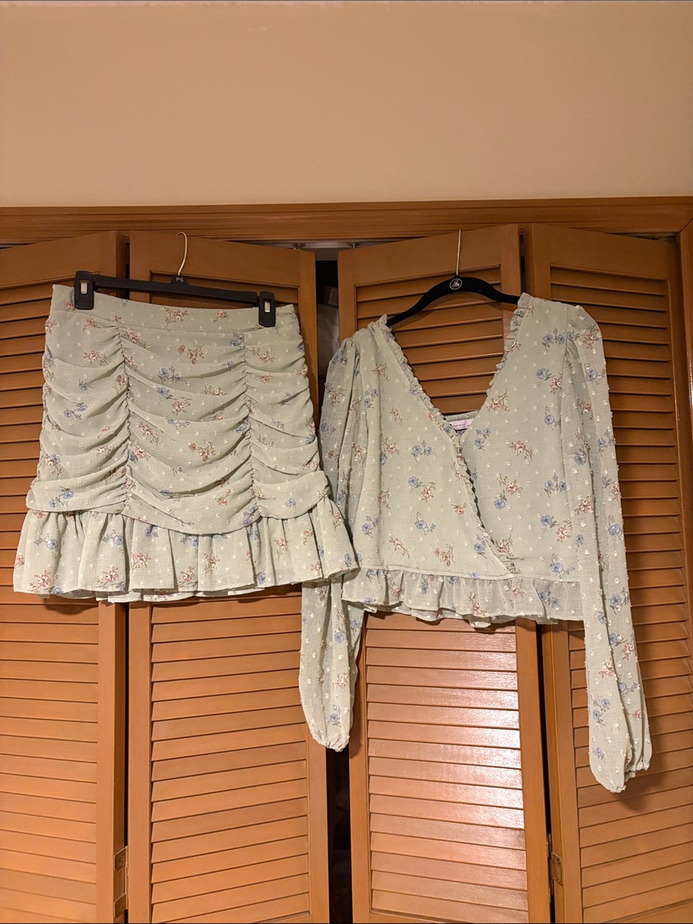 SO Sage Floral Ruffled Mini Skirt Set